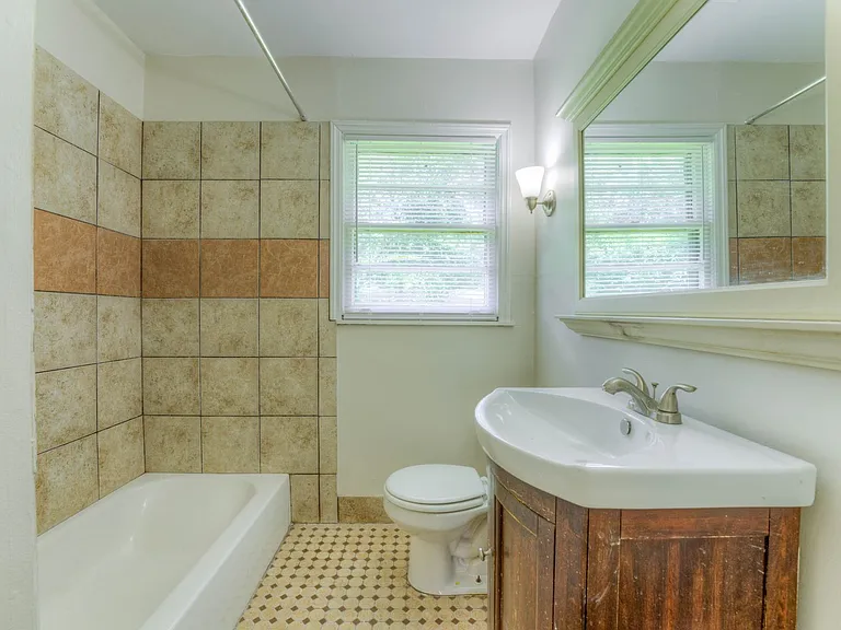 1261 W Perkins Rd — Photo 10
