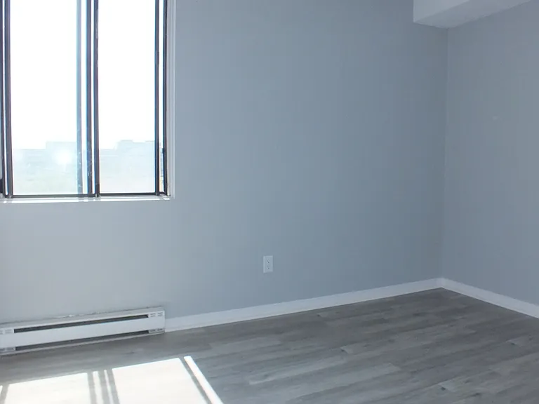305 Presland Rd — Photo 17