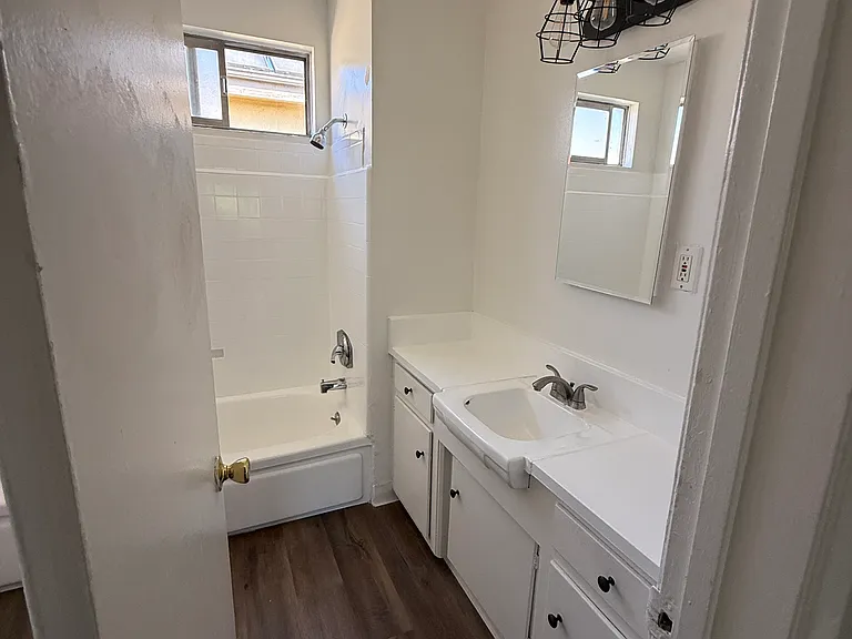 SEP-BUR APARTMENTS — Photo 15