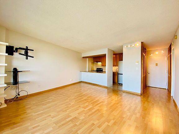 2nd image of 25-40 Shore Blvd #15Q