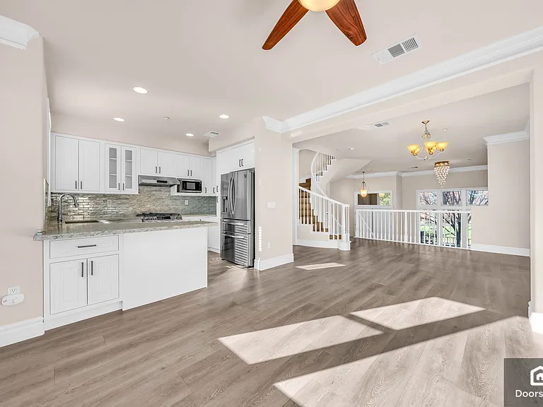 1164 McKay Dr — Photo 2