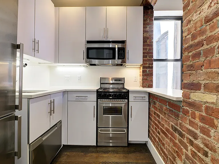 303 Broome St #4 — Photo 2