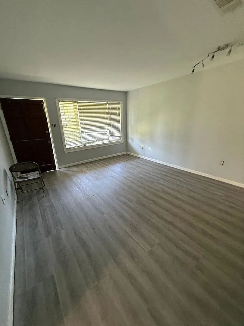 Remodeled 3 Bedroom 2 Bath Home in South Forest Heights Park — Photo 1