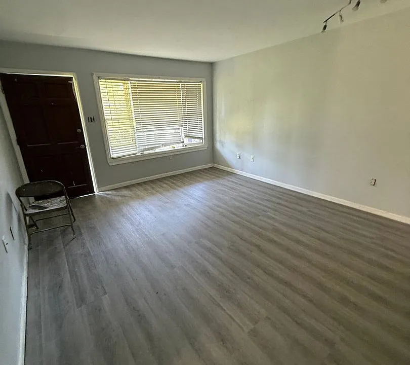 7467 Glenetta Ct