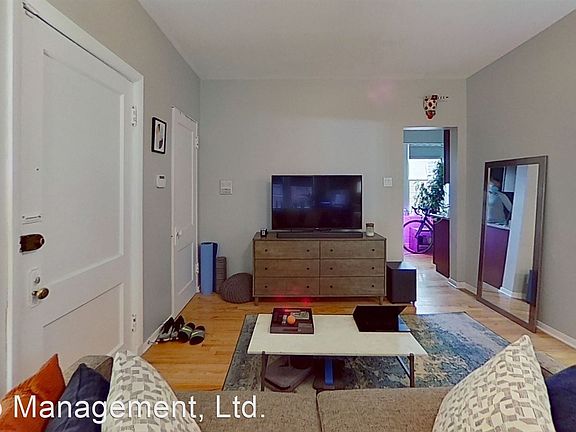 2nd image of 742 W Aldine Ave APT 1N