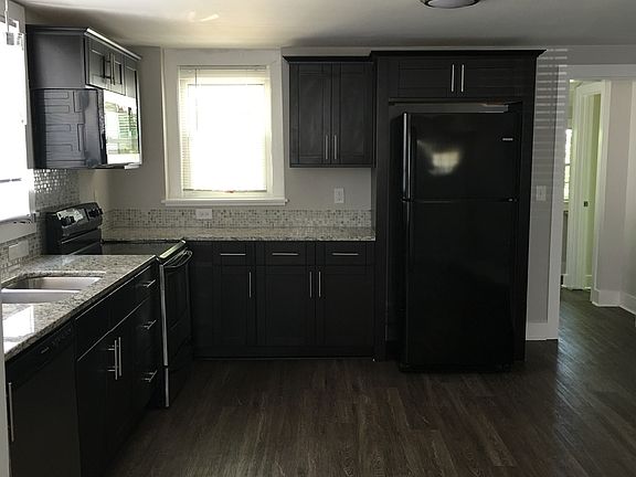 4th image of 1704 Meridian St #B