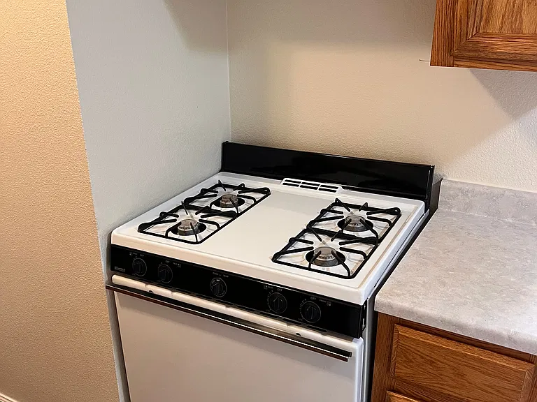Cedar Apartments — Photo 8