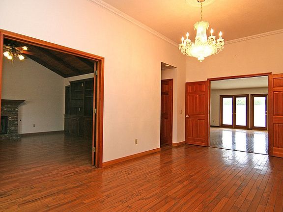 2nd image of 1037 Canton Cir