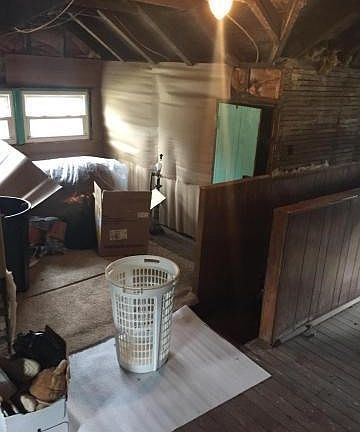 Upstairs, possibility of a 2nd bedroom