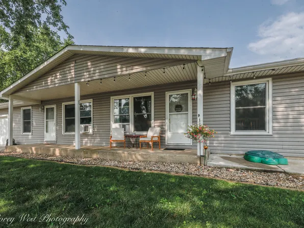 1509 Oak Ln, Sycamore, IL 60178