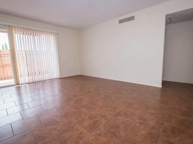 4409 Plaza Vis #B — Photo 4