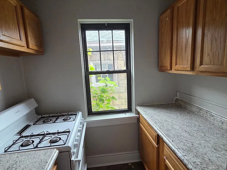 20 Cornell Pl — Photo 2