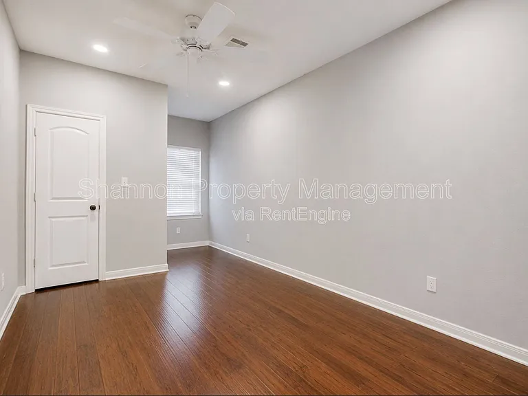 921 Kern St — Photo 7