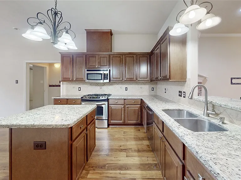 1120 Eagle Ave — Photo 6