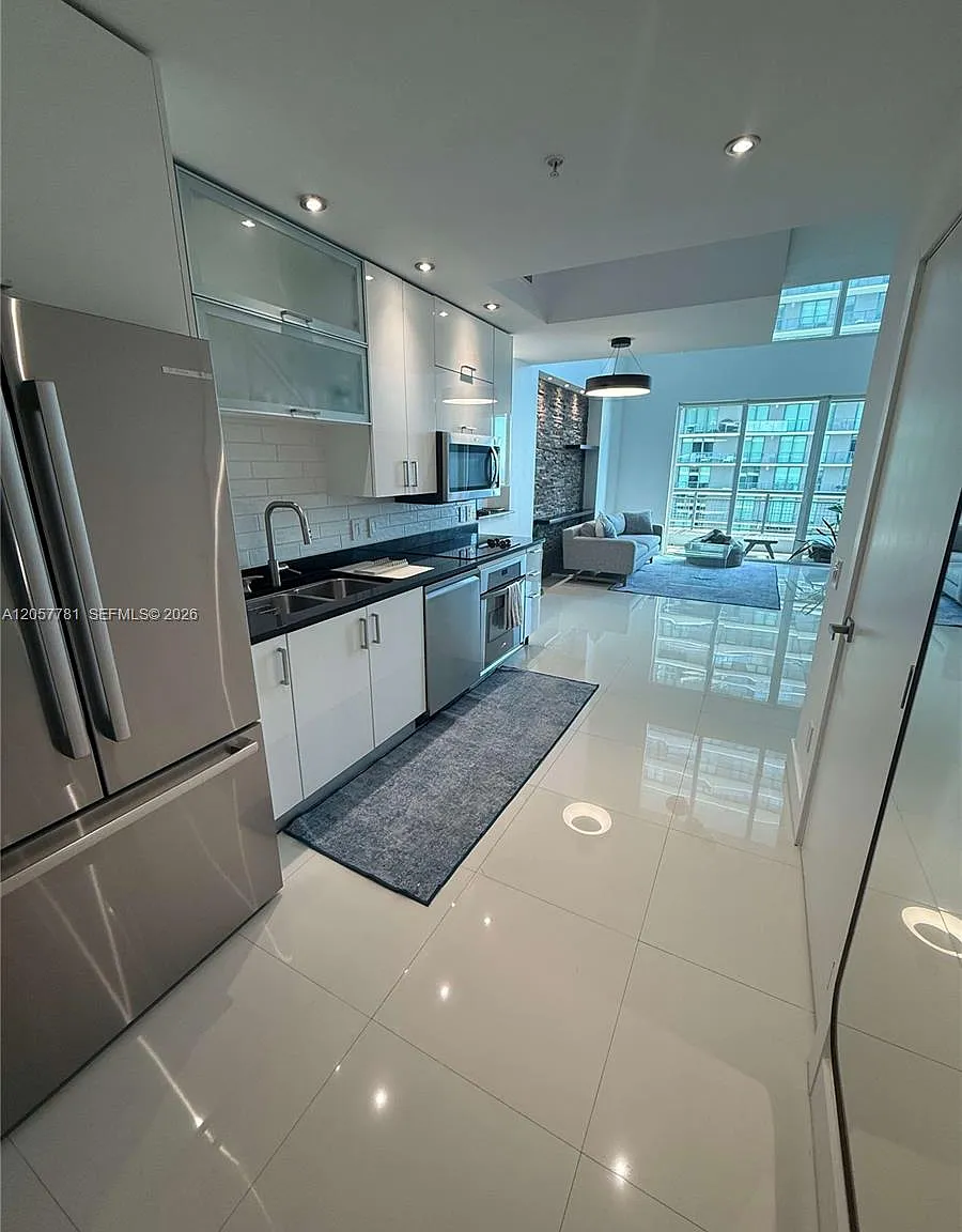Infinity At Brickell Cond — Photo 2