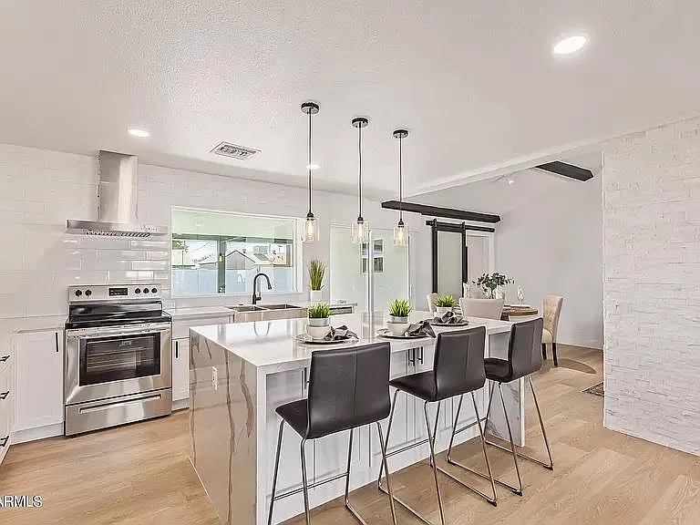 7501 E Taylor St — Photo 4