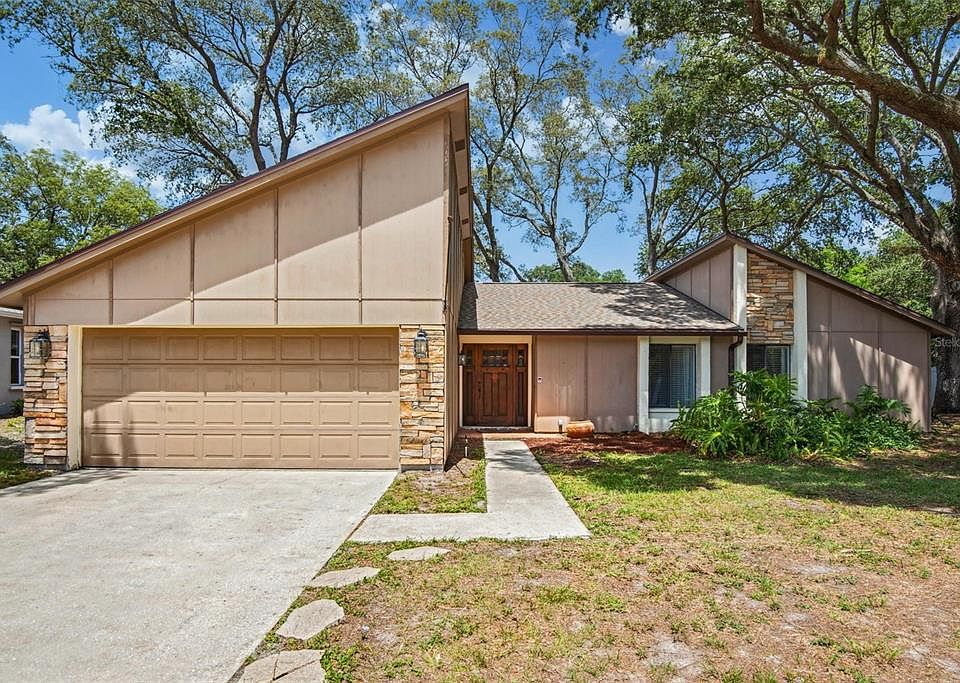 1st image of 920 Woodland Dr