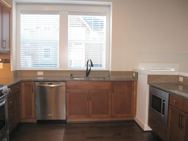 1306 Brooklyn Walk NE — Photo 10
