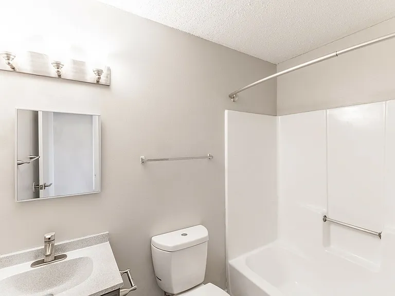 Dover Glen Apartments — Photo 17