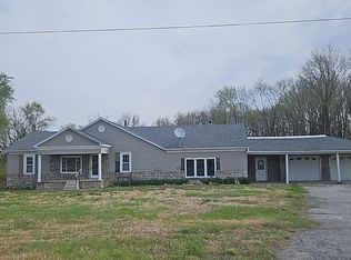 1208 E Randolph St, Mc Leansboro, IL 62859