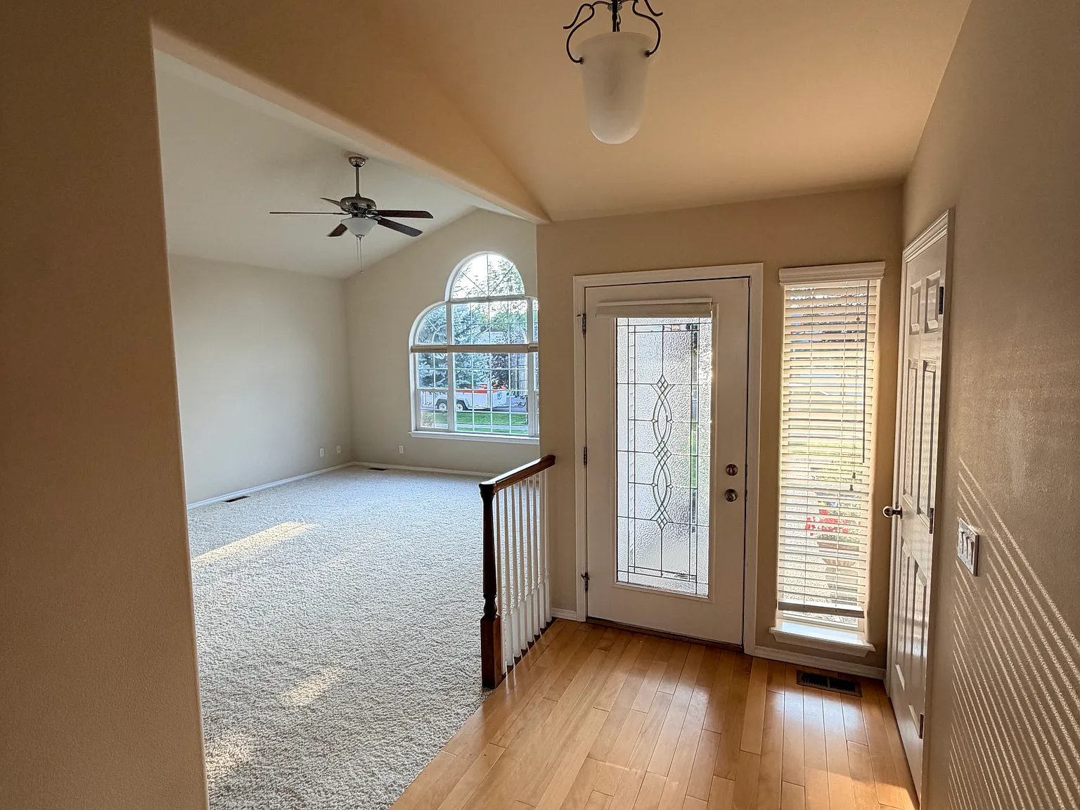3 bed, 1979 sqft, $3,400 — Photo 2