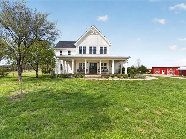 17270 Stillwell Rd, Bonner Springs, KS 66012