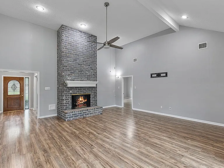 5622 Woodland Creek Dr — Photo 4