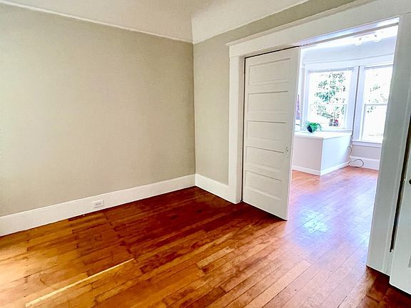 4th image of 64 Woodward St