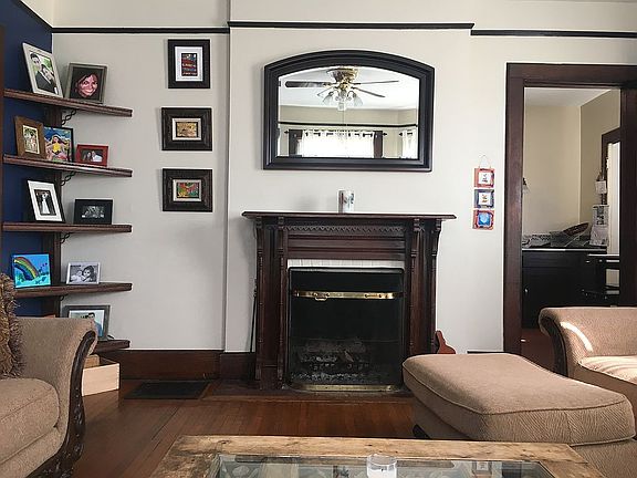 Living Room / Fireplace