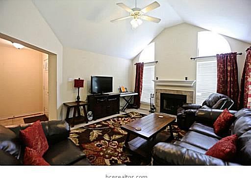 4th image of 209 W Augsburg Ct