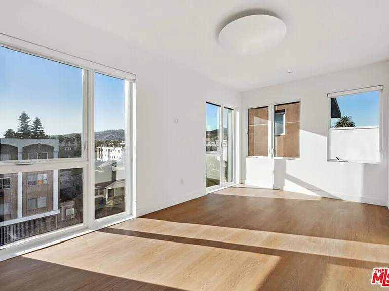 1130 N Orange Dr #301 — Photo 4