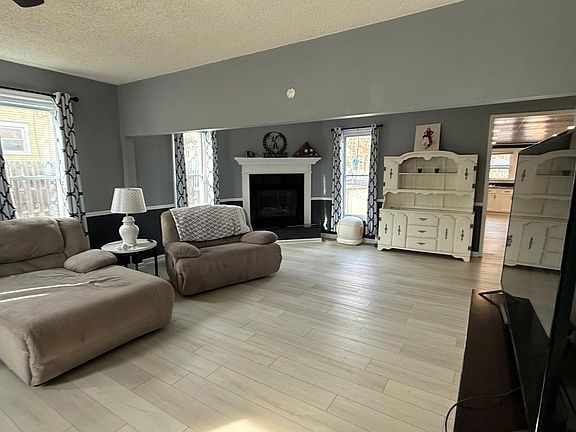 4th image of 107 E Rutledge Ave