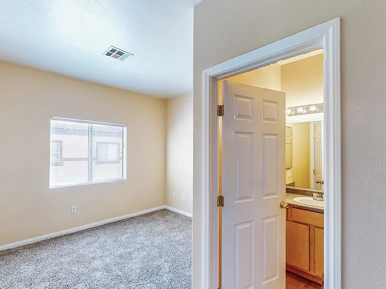 4915 E Russell Rd #145-7 — Photo 31