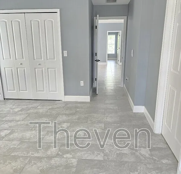 805 E 13th St — Photo 14