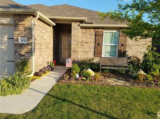 5833 Mountain Bluff Dr, Fort Worth, TX 76179