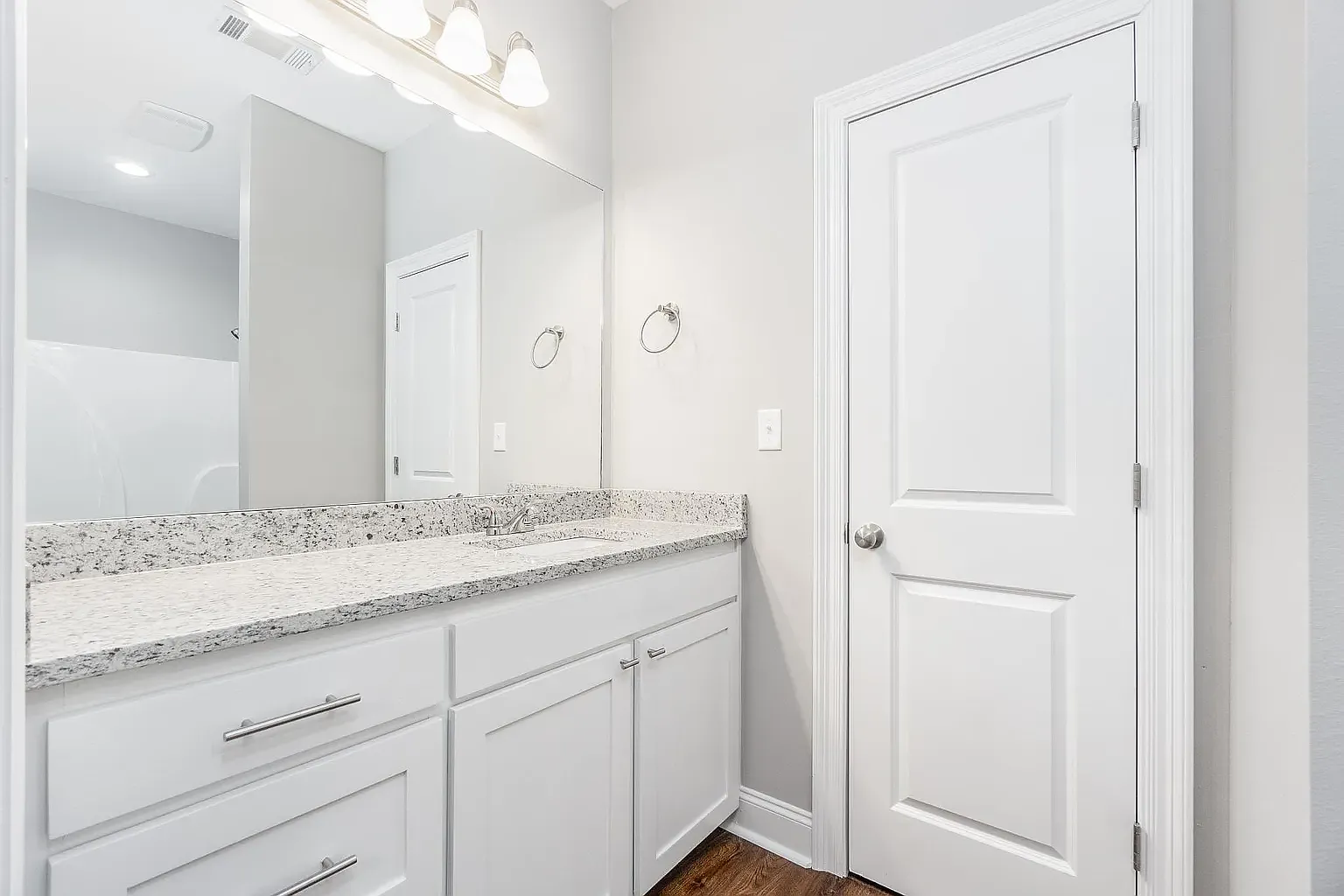 2 bed, 1045 sqft, $1,750 — Photo 4