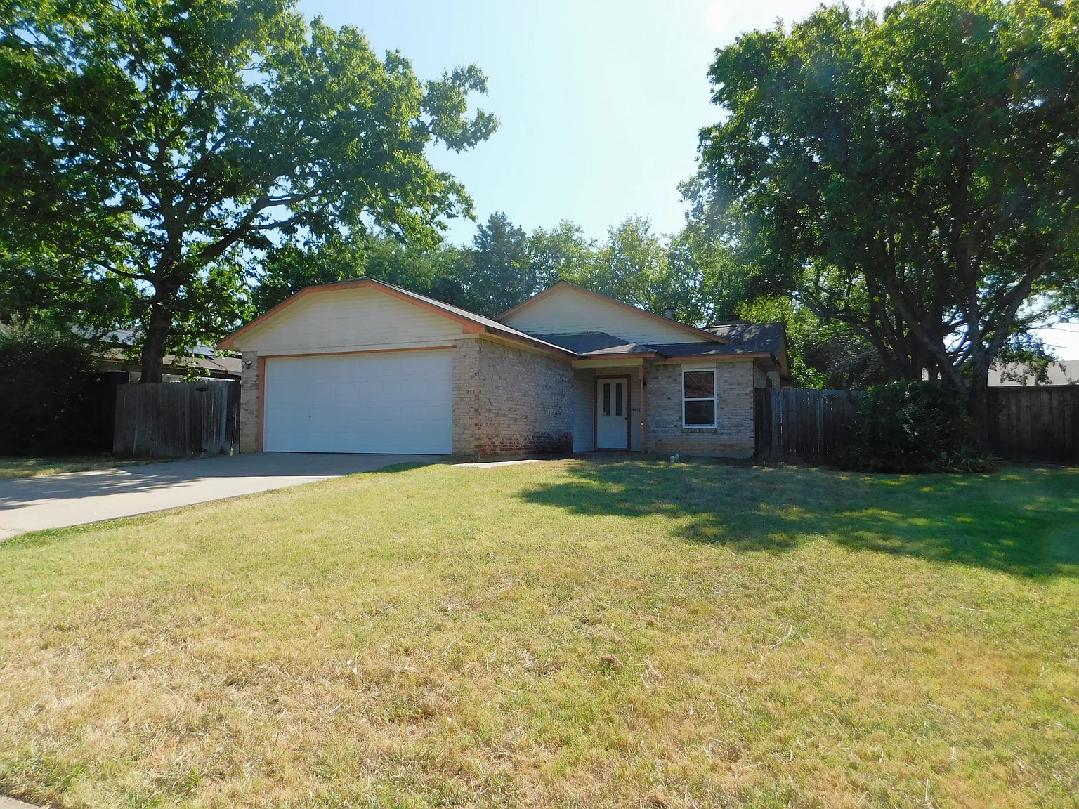3 bed, 1156 sqft, $1,750 — Photo 2