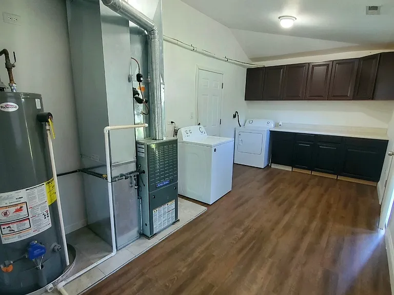 17W022 Grand Ave — Photo 10