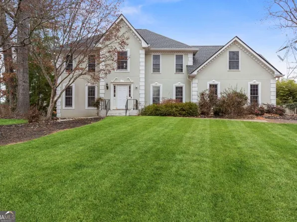 808 Valbrook Ct SW, Lilburn, GA 30047