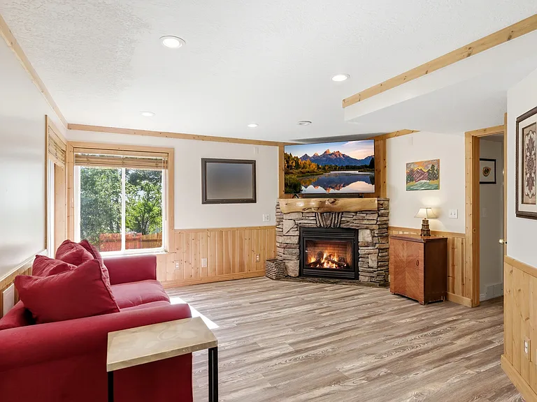 660 Cayias Dr — Photo 24