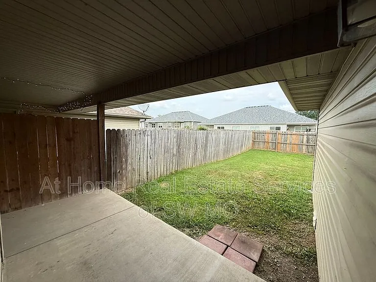 3858 S Jonathan Ave — Photo 11