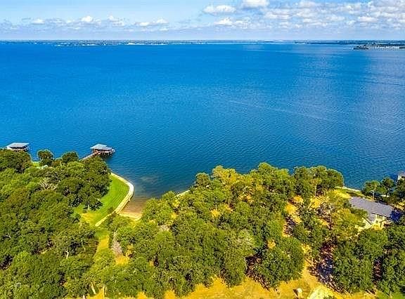 4th image of 318 Lincoln Dr
