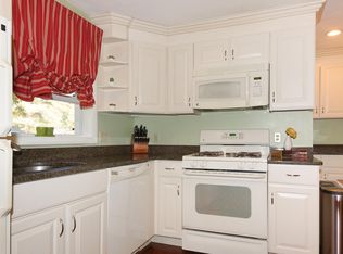 11 W Belcher Rd APT 4, Foxboro, MA 02035