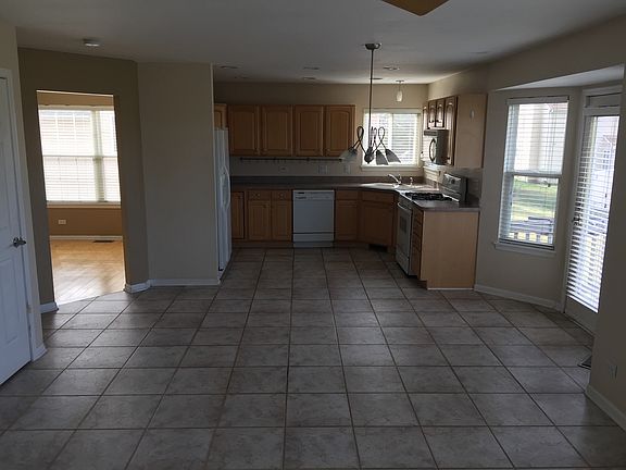 Kitchen, breakfast & bay