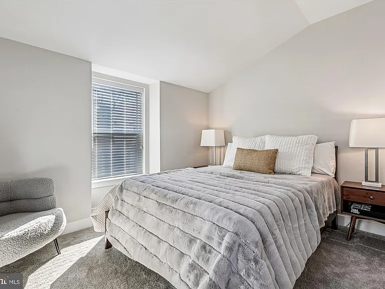 10340 Grosvenor Pl — Photo 23