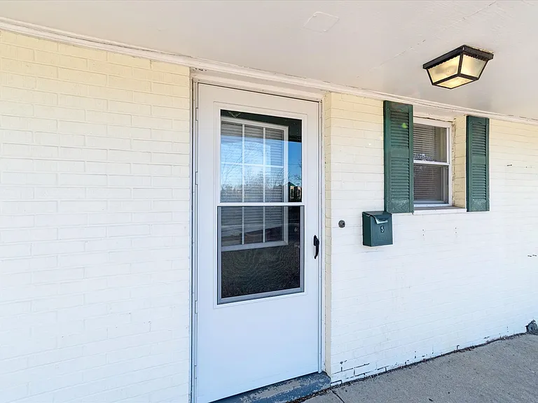 660 & 672 Flint Rd — Photo 16