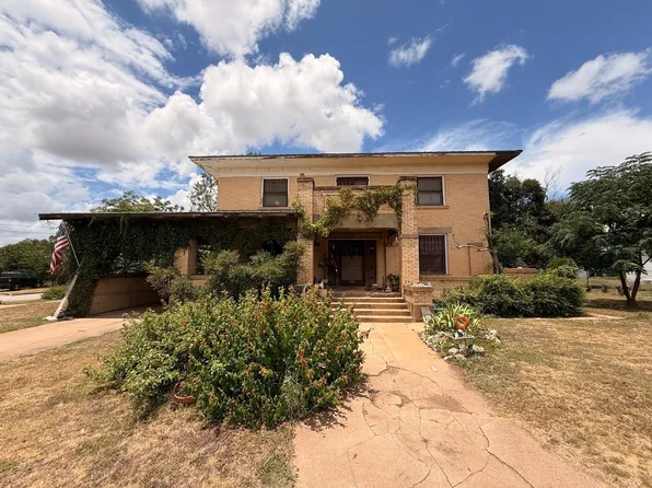806 S Willow St, Brady, TX 76825
