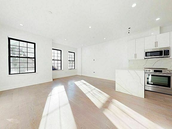 2nd image of 17 W 94th St #4F