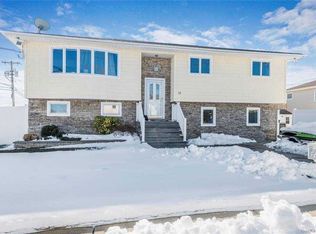 14 Saltaire Pl, Massapequa, NY 11758