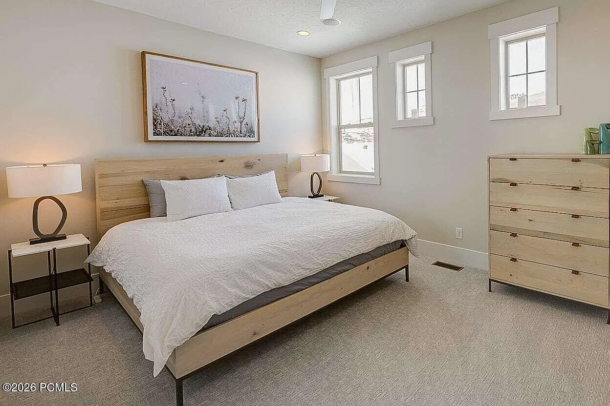 3 bed, 3.0 bath, 1768 sqft, $4,200 — Photo 4